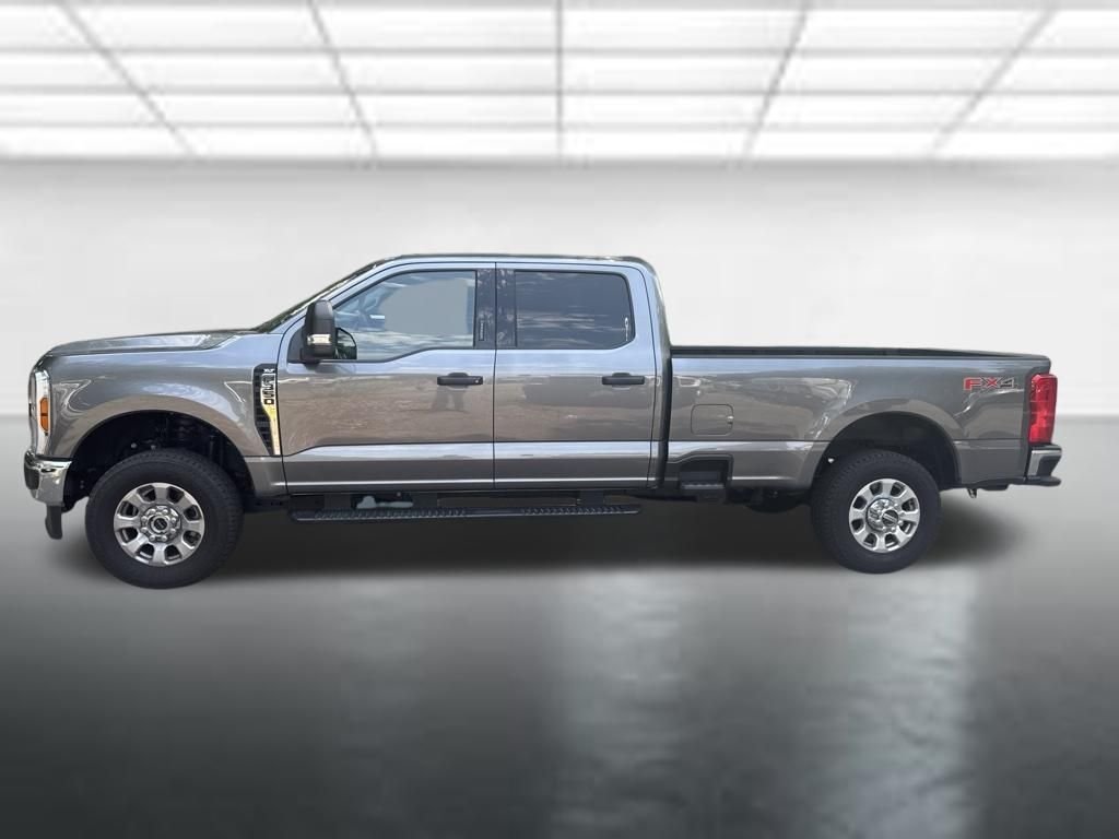 Used 2024 Gray Ford XLT image 2