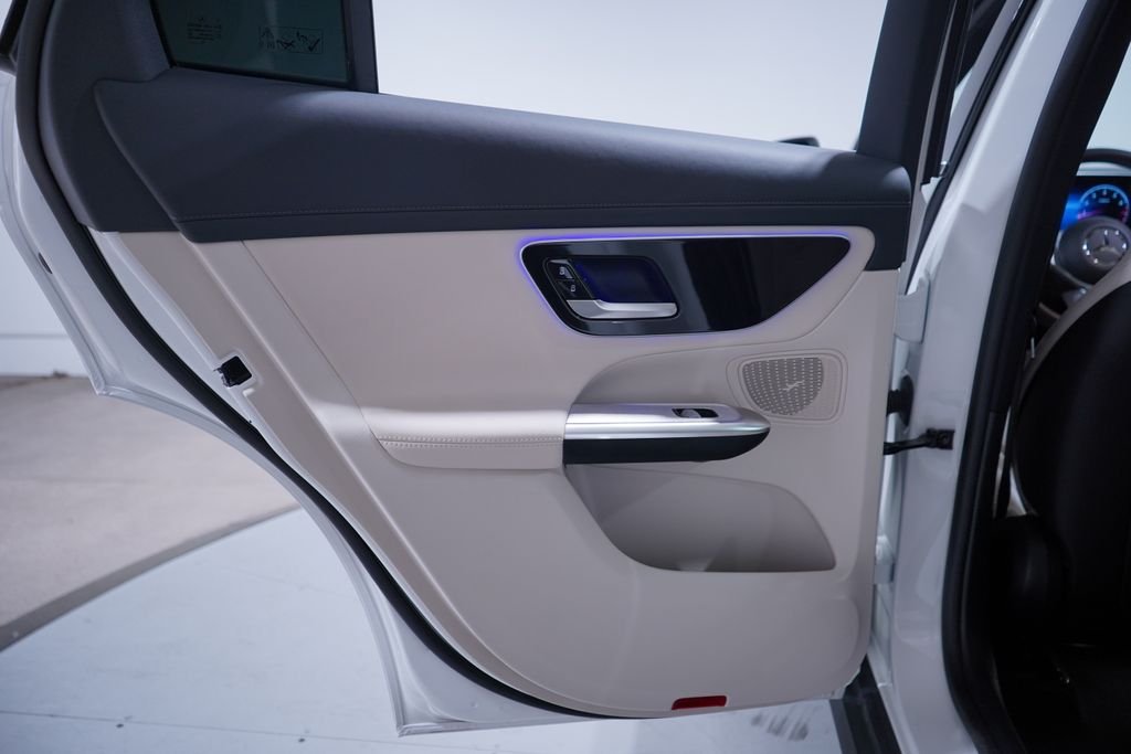 Used 2024 Polar White Mercedes-Benz GLC 300 image 16