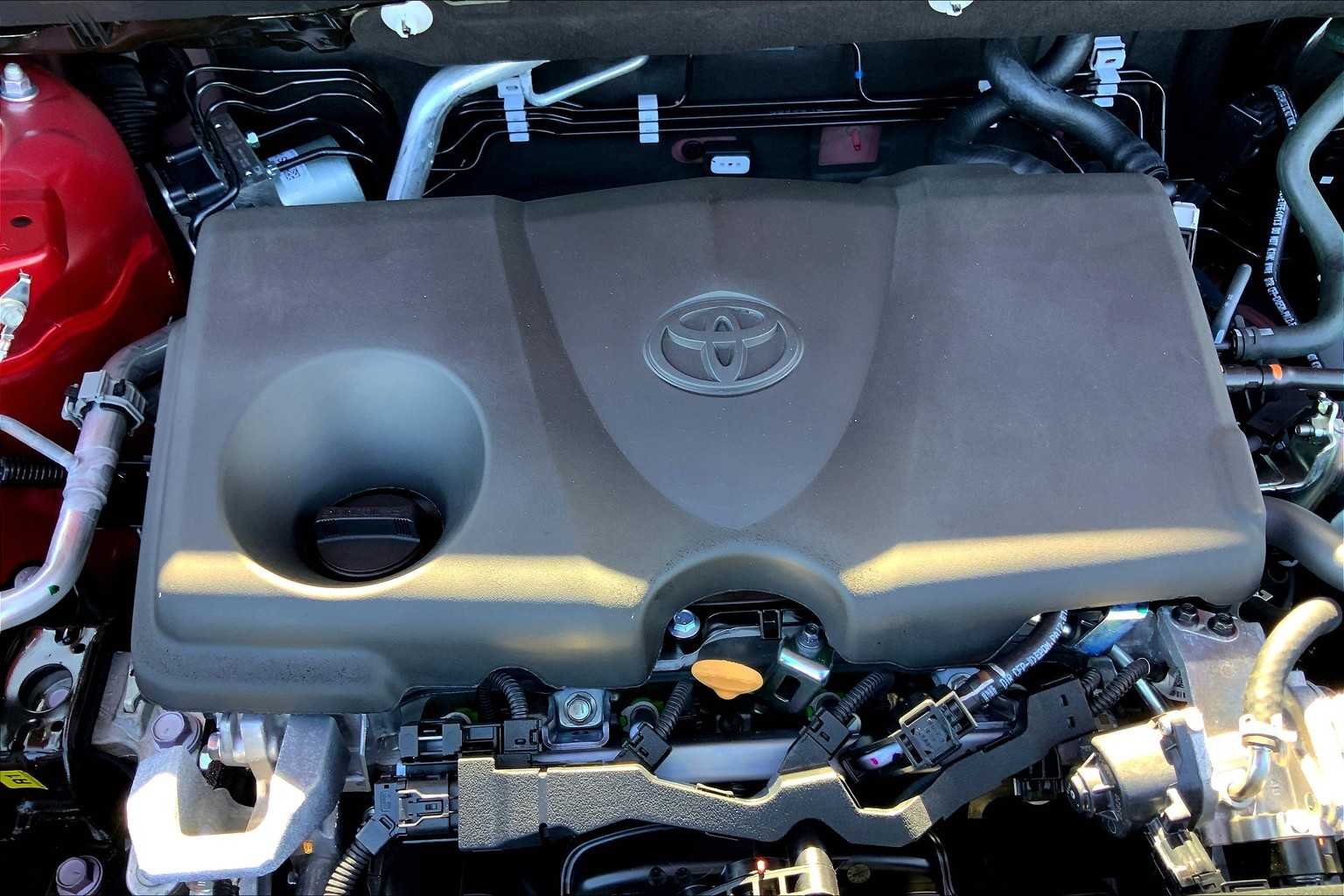 Used 2025 Ruby Flare Pearl Toyota XLE image 17