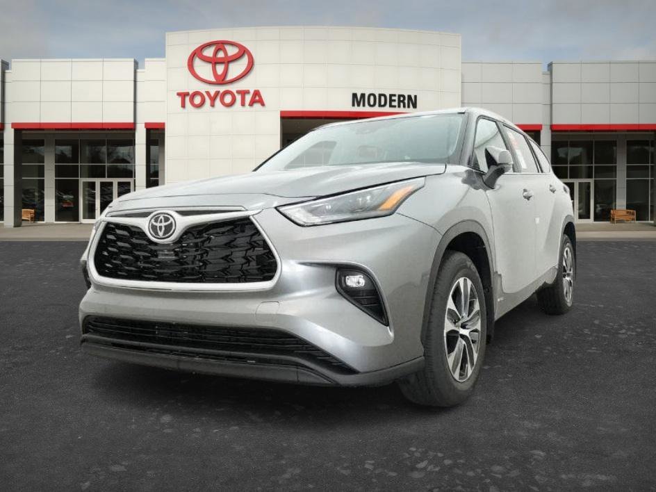 New 2026 Heavy Metallic Toyota Hybrid XLE image 18