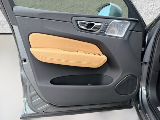 Used 2019 Gray Metallic Volvo Inscription image 23