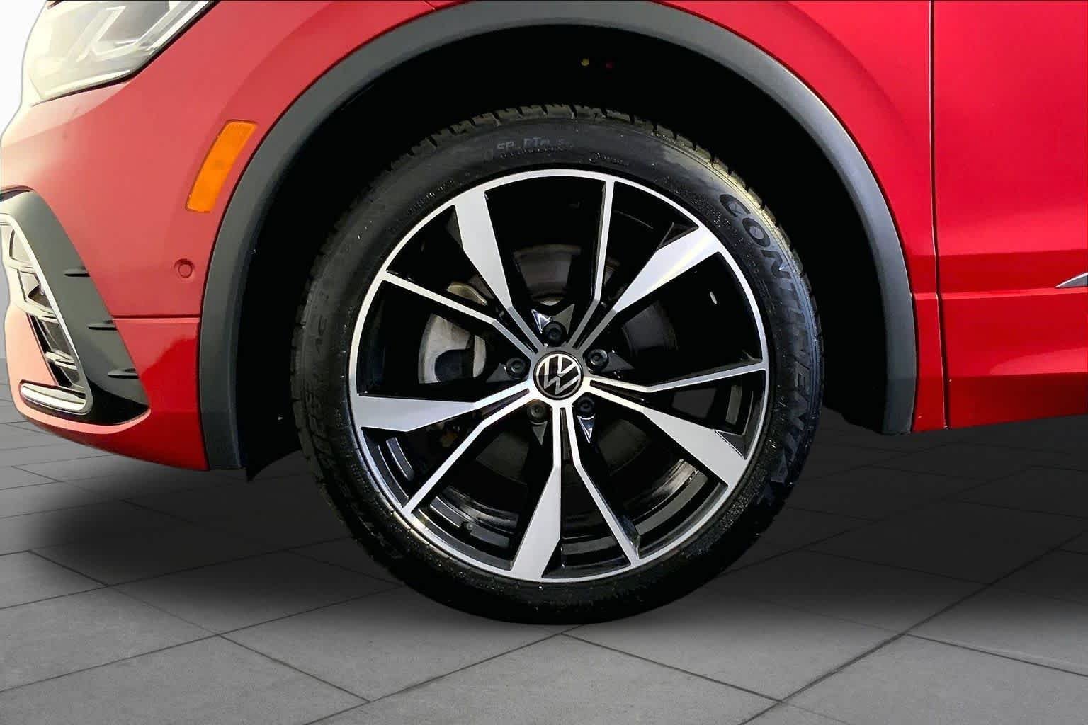 Used 2024 Kings Red Metallic Volkswagen SEL R-Line image 11