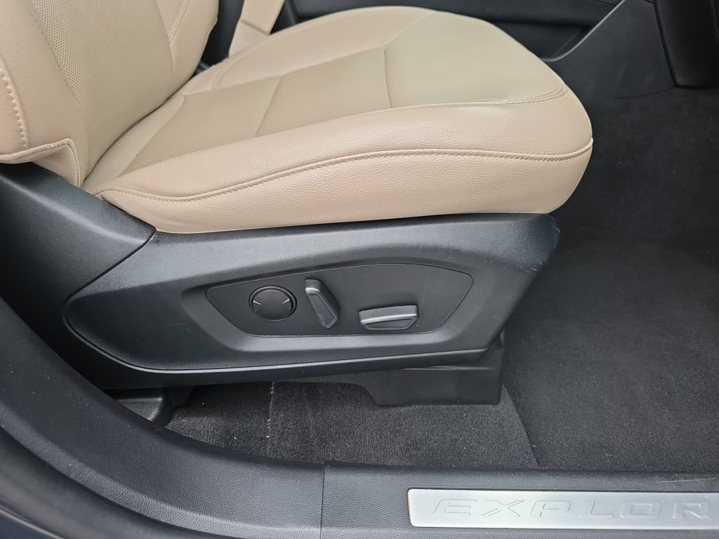 Used 2022 Stone Blue Metallic Ford Limited image 36