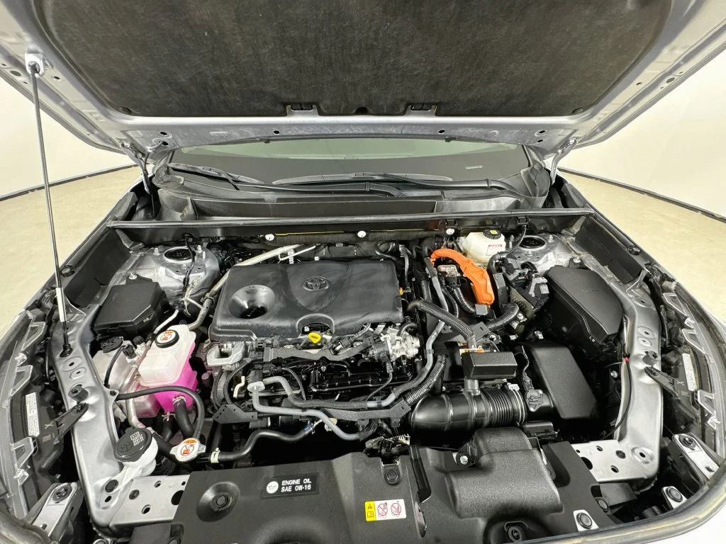 Used 2023 Silver Toyota XLE Premium image 40