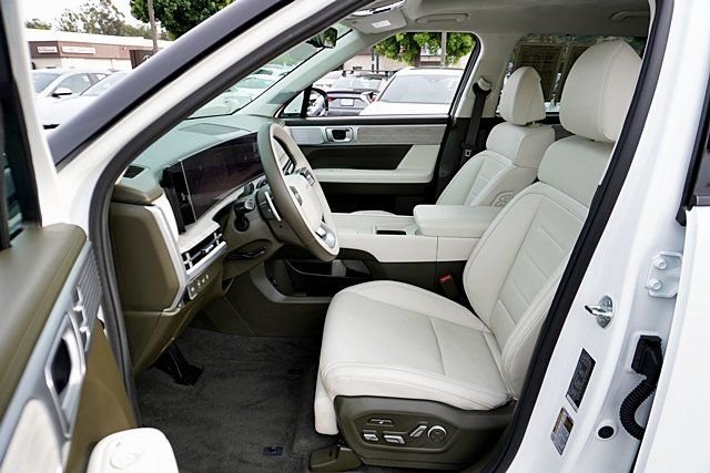 Used 2025 White Hyundai Calligraphy image 18