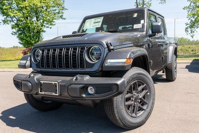2026 Jeep Gladiator Sport S Auto's photo