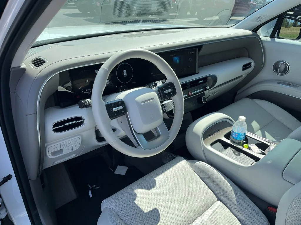 Used 2026 White Pearl Hyundai SEL Convenience image 9