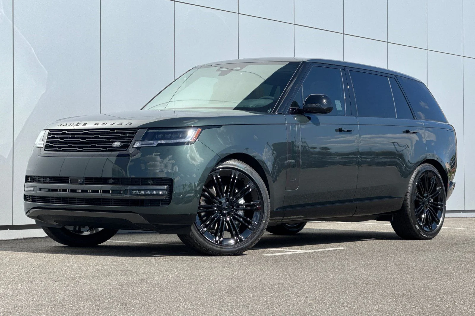 2026 Land Rover Range Rover 3.0 SE LWB 7's photo