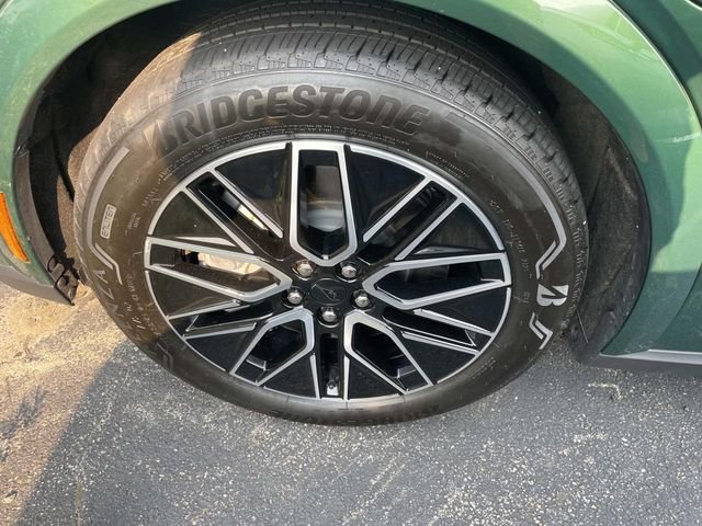 Used 2025 Eruption Green Metallic Ford Premium image 4