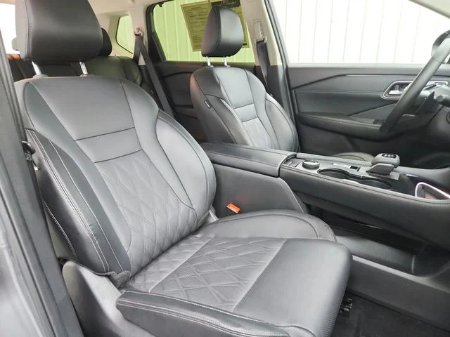 Used 2026 Gray Nissan Platinum image 50