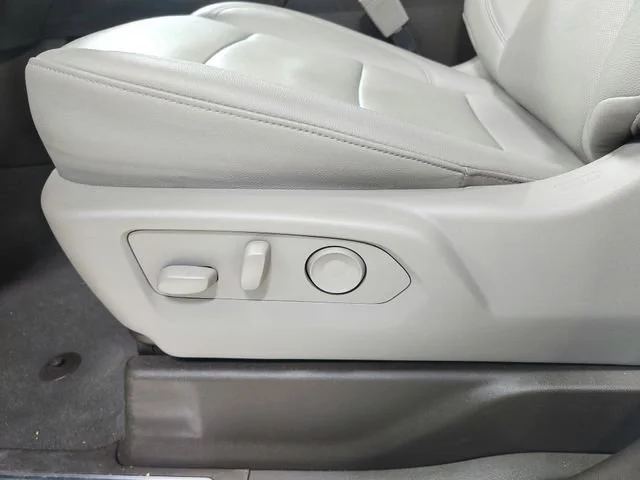 Used 2025 Summit White GMC SLT image 20