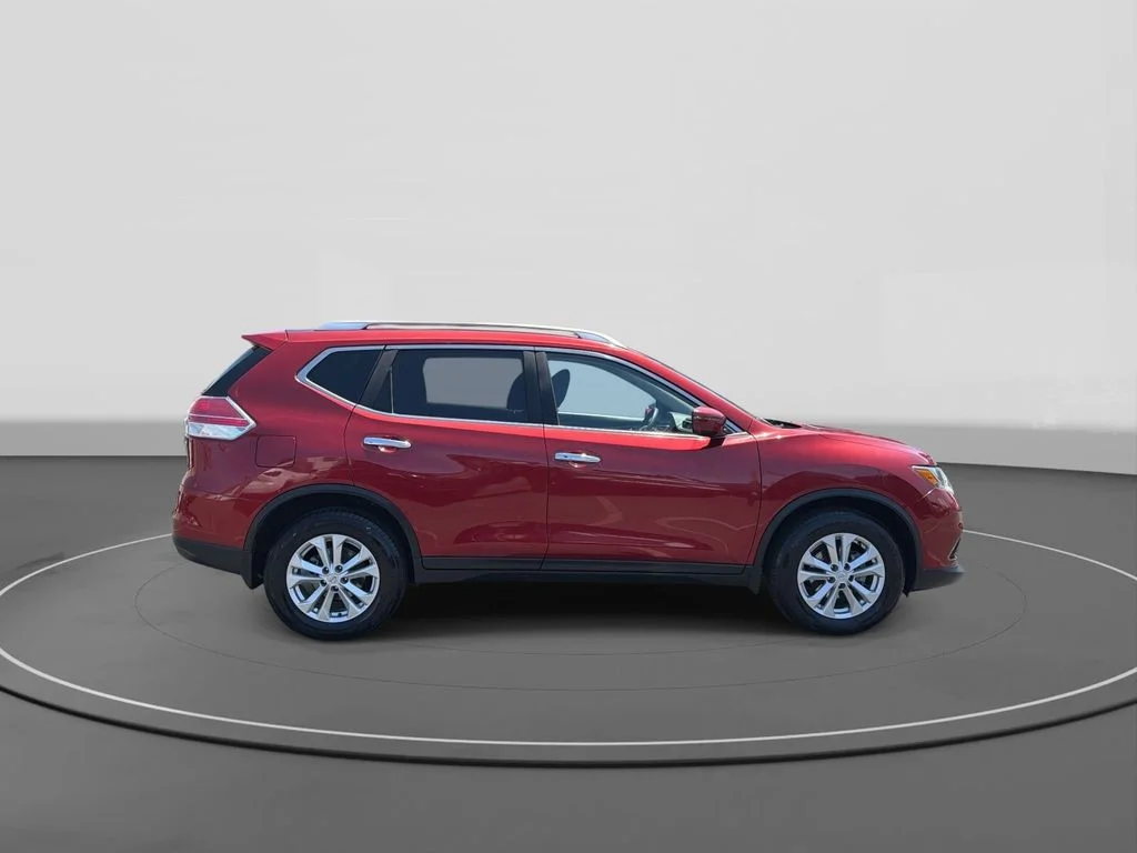Used 2016 Cayenne Red Nissan SV image 4