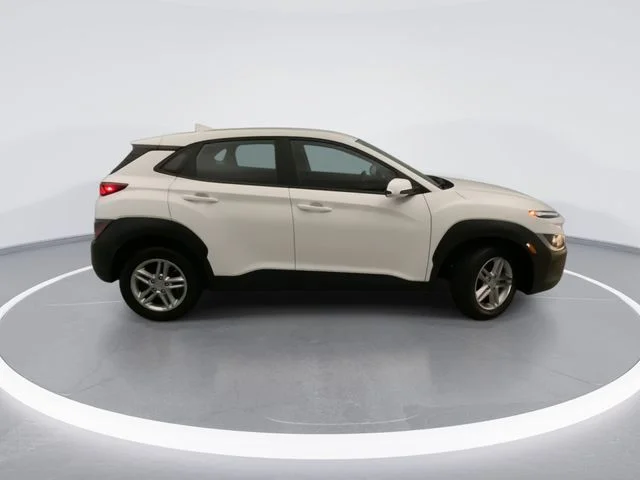Used 2023 White Hyundai SE image 5