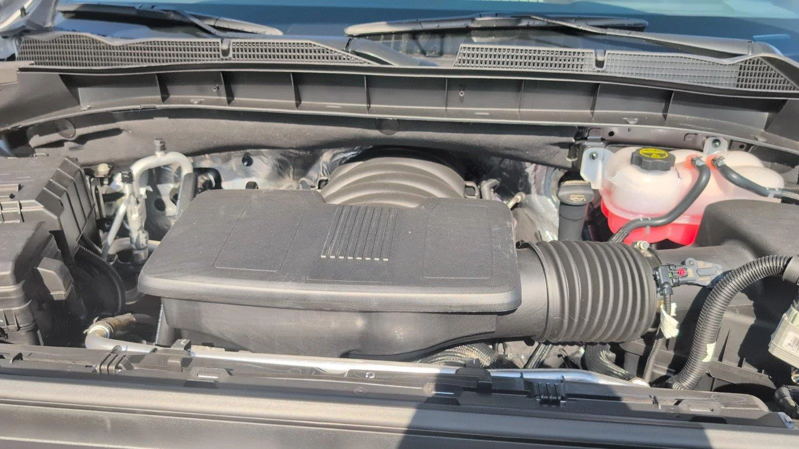 New 2026 Glacier White Tricoat GMC SLT image 15