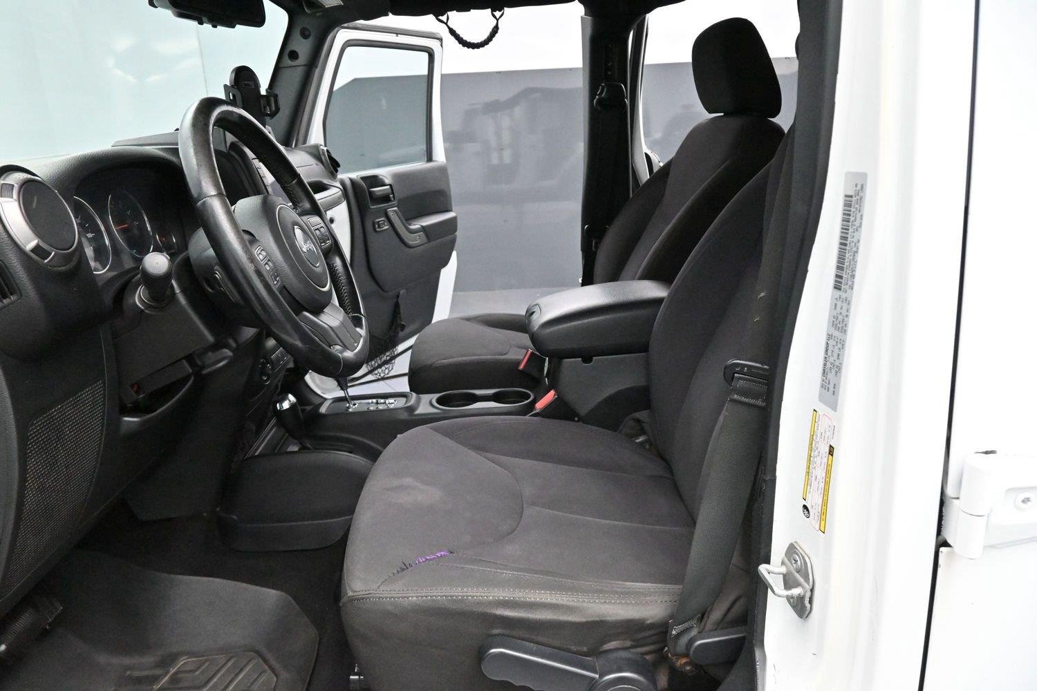 Used 2015 Bright White Clearcoat Jeep Sport image 13