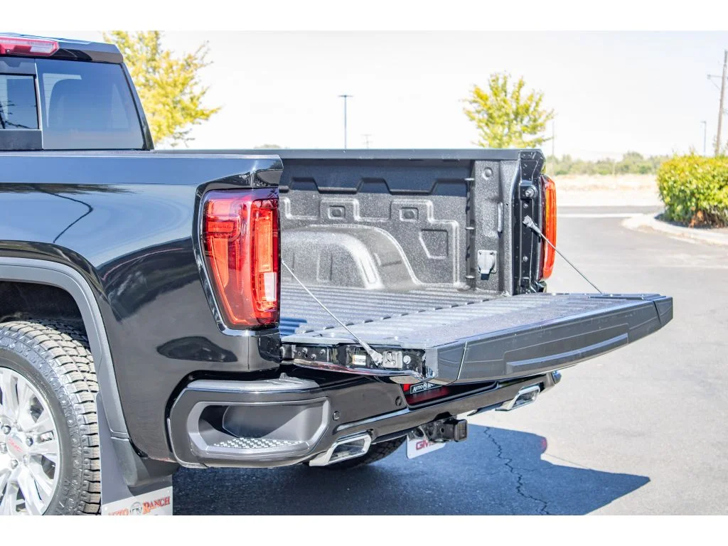 Used 2024 Onyx Black GMC Denali image 10
