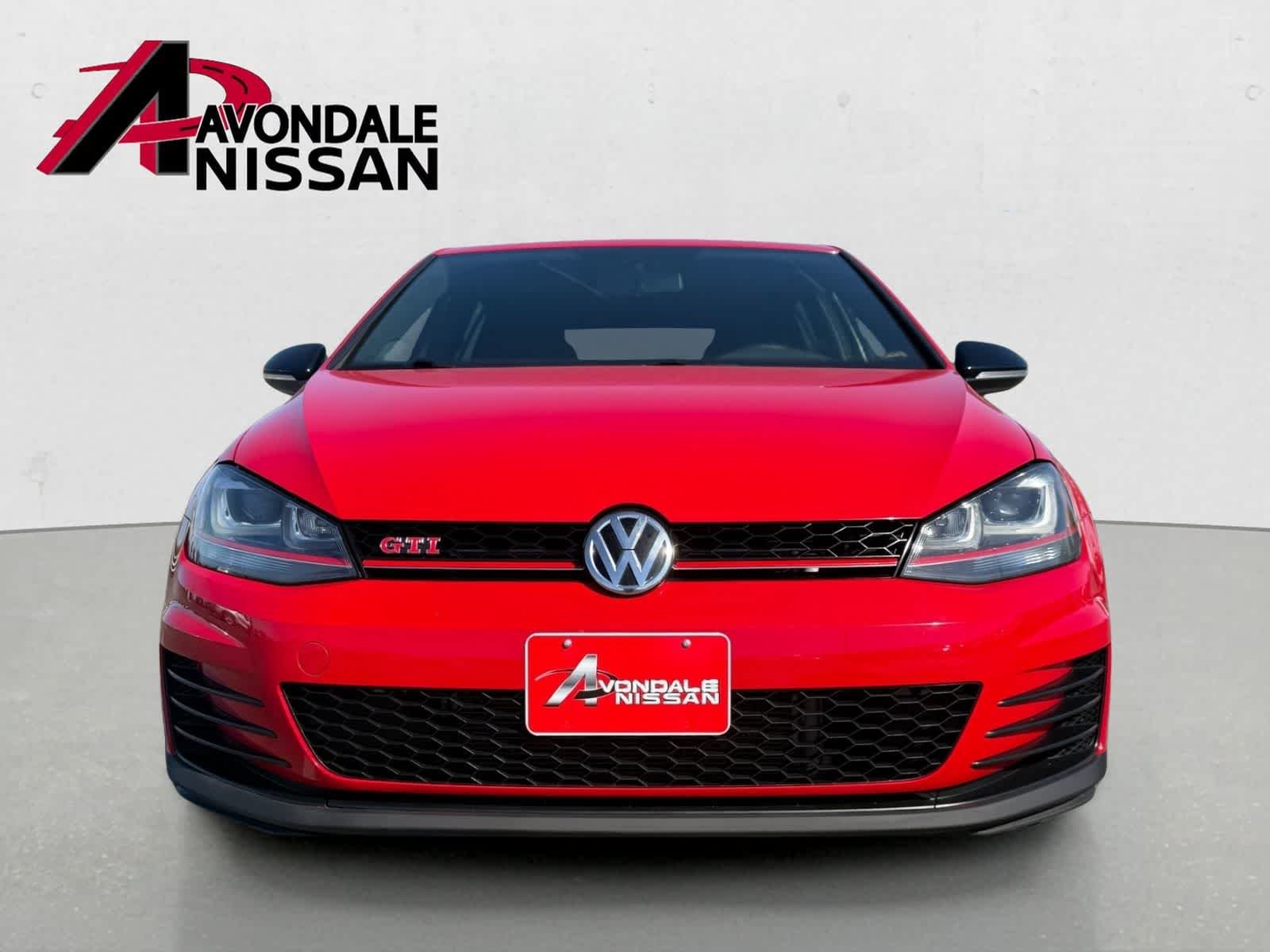 Used 2017 Red Volkswagen SE image 5