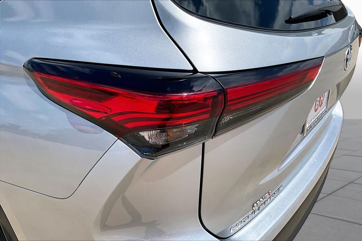 Used 2021 Celestial Silver Metallic Toyota Hybrid XLE image 29