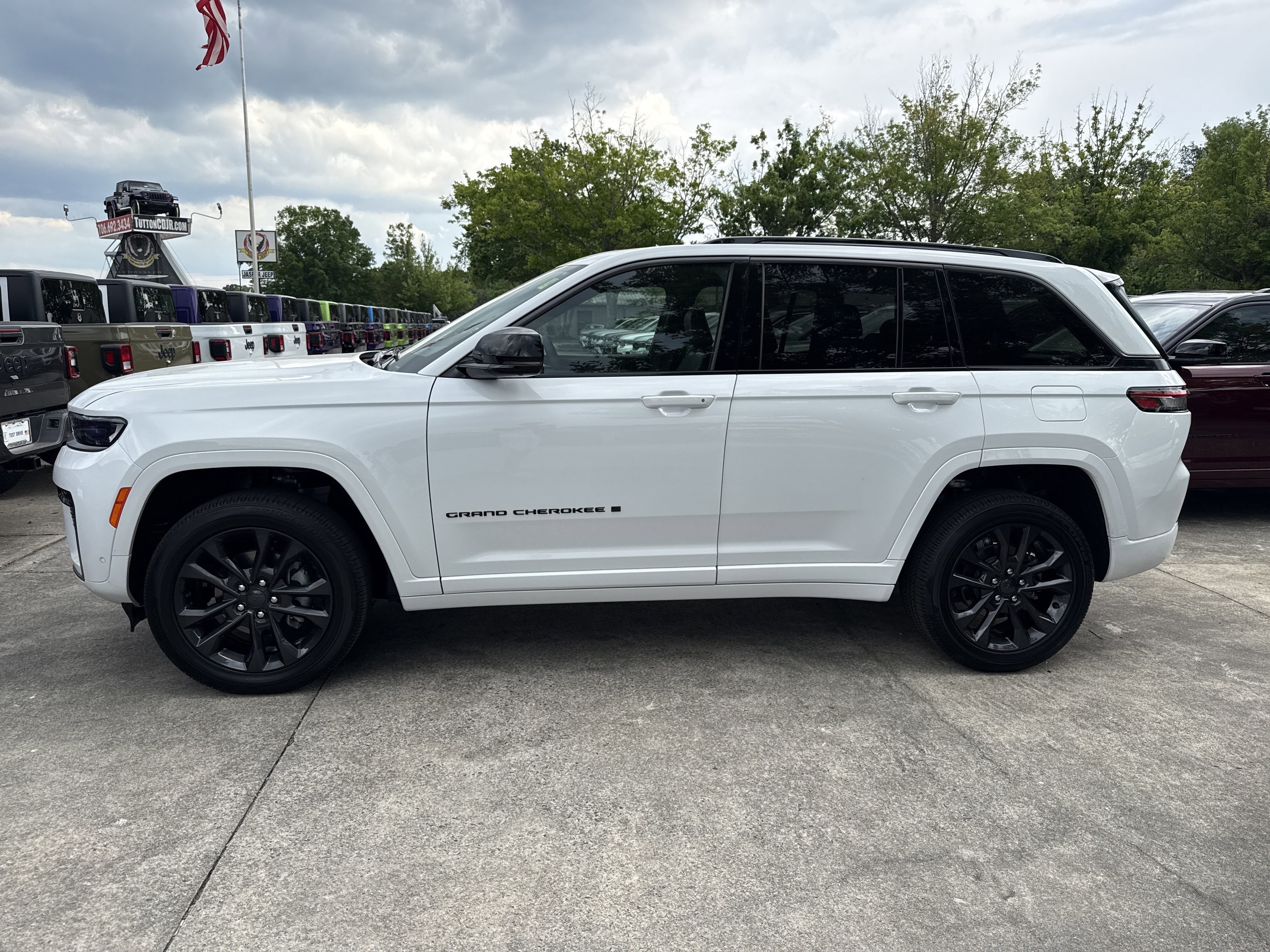 New 2026 Bright White Clearcoat Jeep Limited Reserve image 4