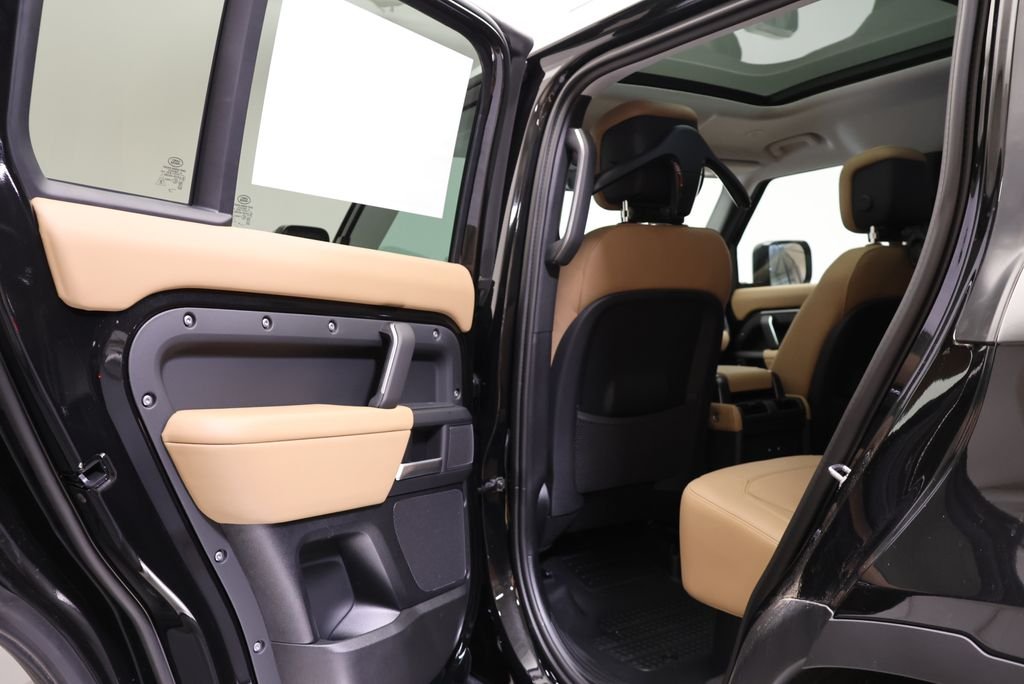 New 2026 Santorini Black Land Rover S image 34
