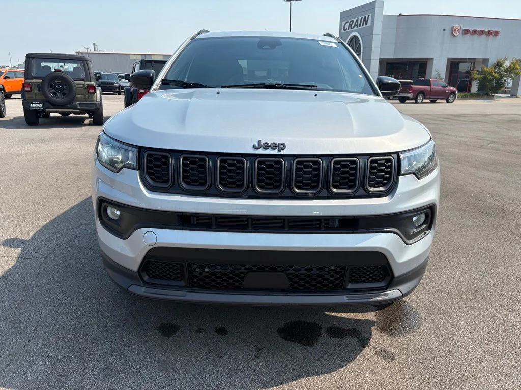 New 2026 Silver Zynith Metallic Clear-Coat Exterior Paint Jeep Latitude image 2