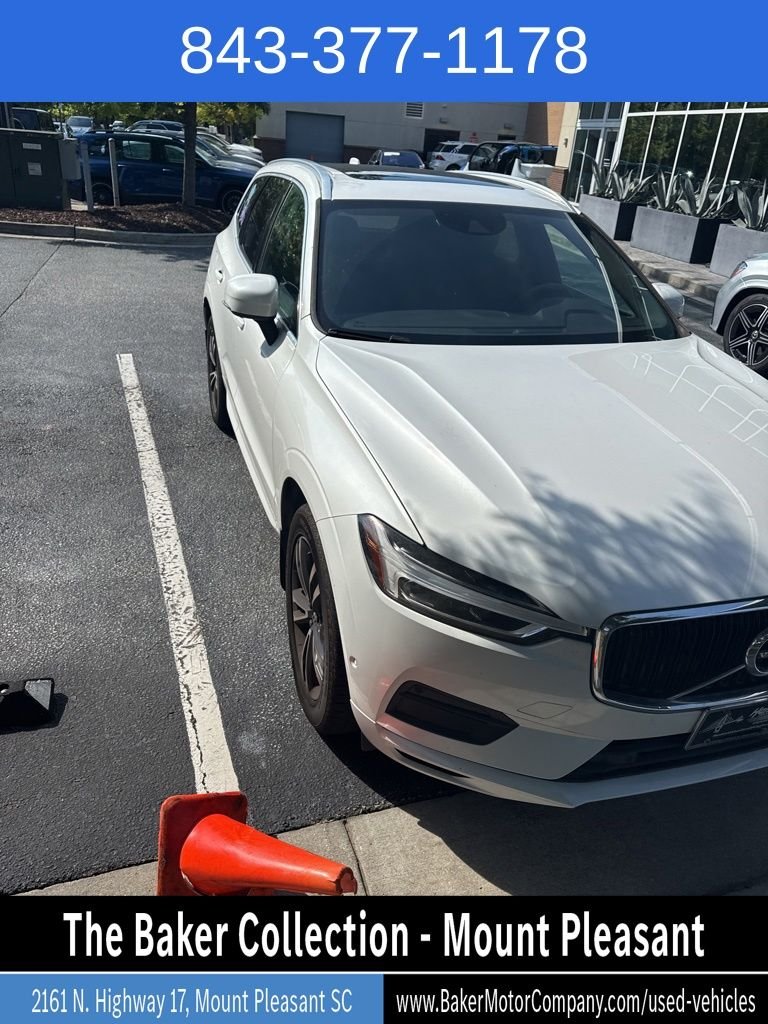 Used 2019 White Volvo T5 Momentum image 3