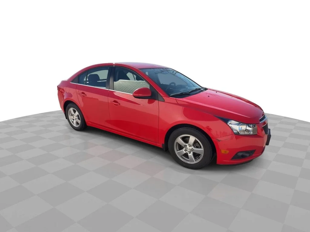 Used 2014 Red Chevrolet 1LT image 2