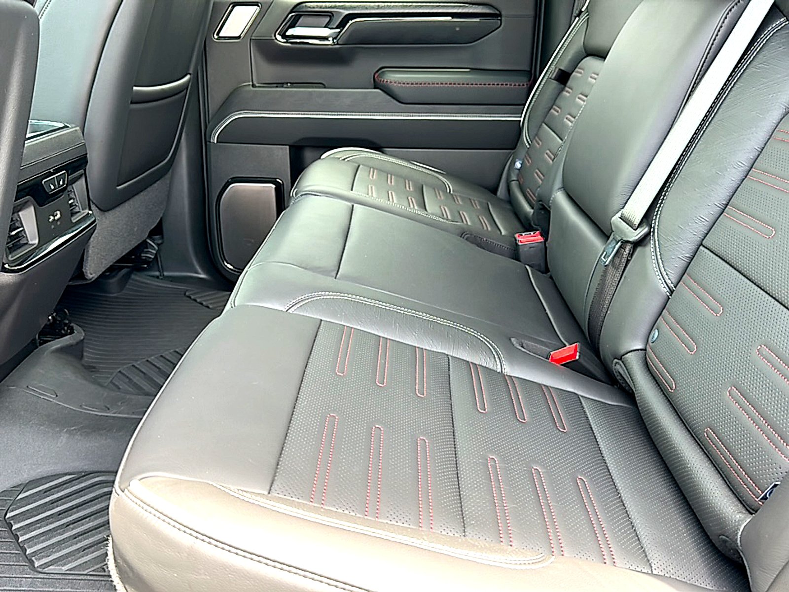 Used 2026 Onyx Black GMC Crew Cab, Short Bed, AT4X, 4WD image 19