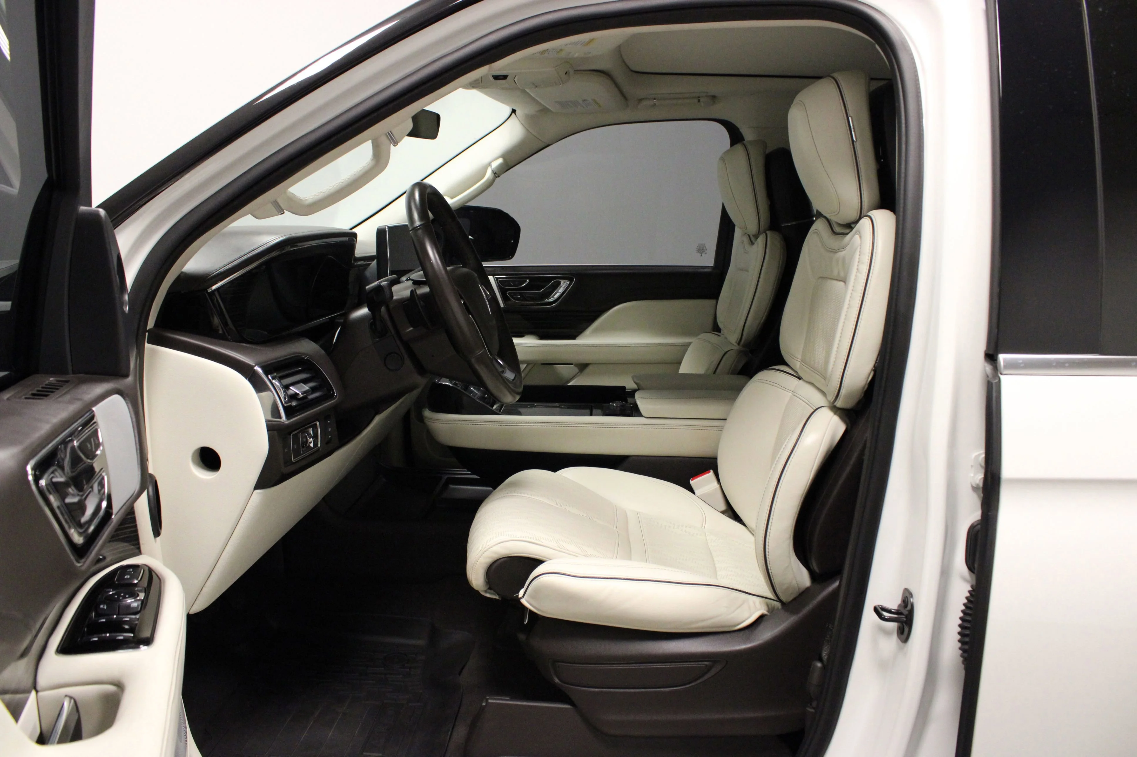 Used 2024 White Metallic Lincoln Black Label image 14
