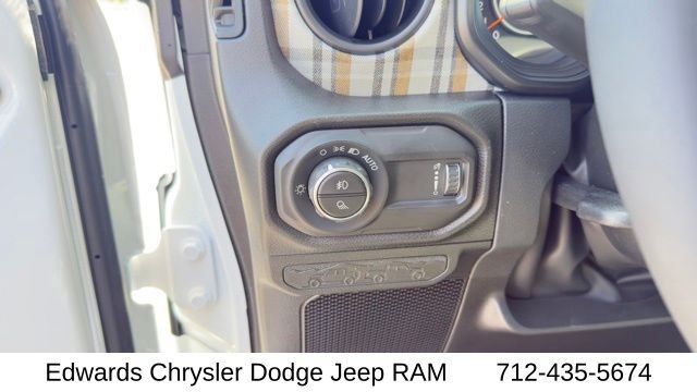 New 2026 Bright White Clear-Coat Exterior Paint Jeep 85th Anniversary Edition image 16