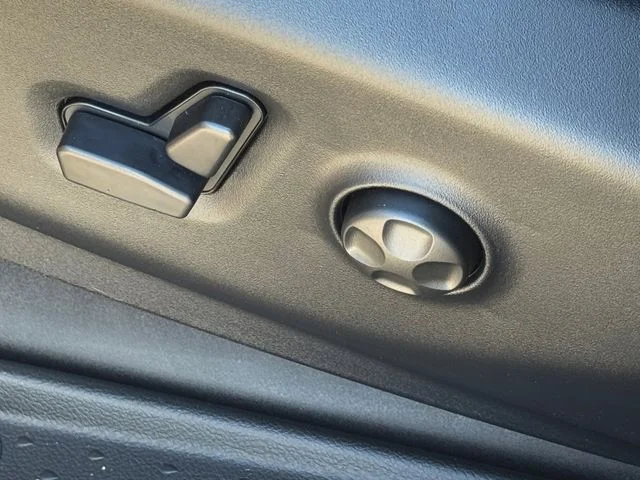 2026 Chrysler Pacifica Select - Photo 12