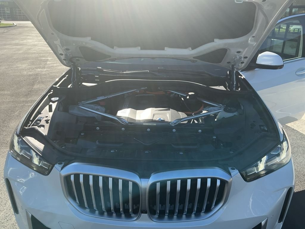 New 2026 White BMW xDrive50e image 24