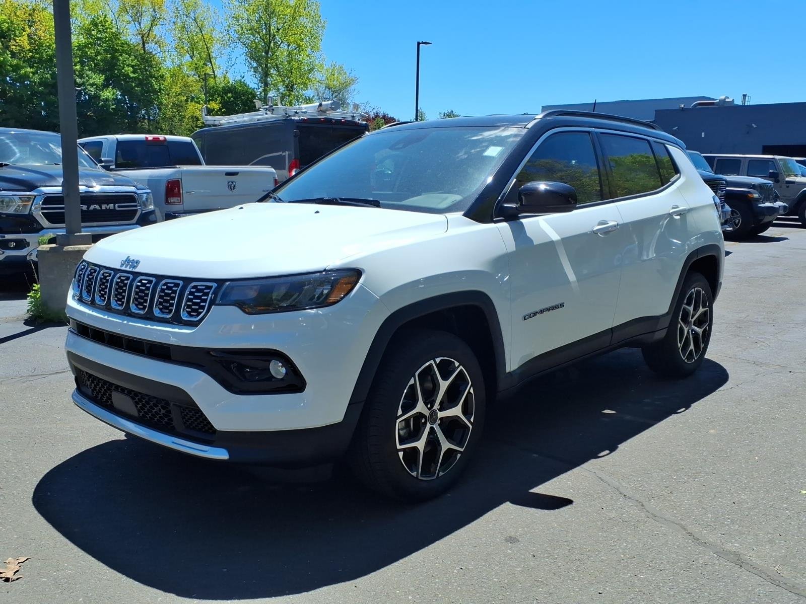 New 2026 Bright White Clear-Coat Exterior Paint Jeep Limited image 3