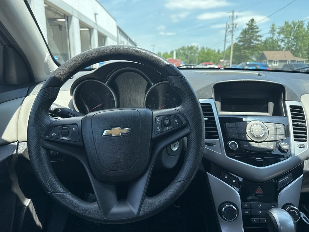 Used 2013 Silver Chevrolet LS image 29