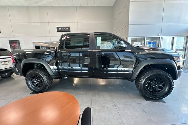 New 2026 Diamond Black Crystal Pearl-Coat Exterior Paint RAM RHO image 2