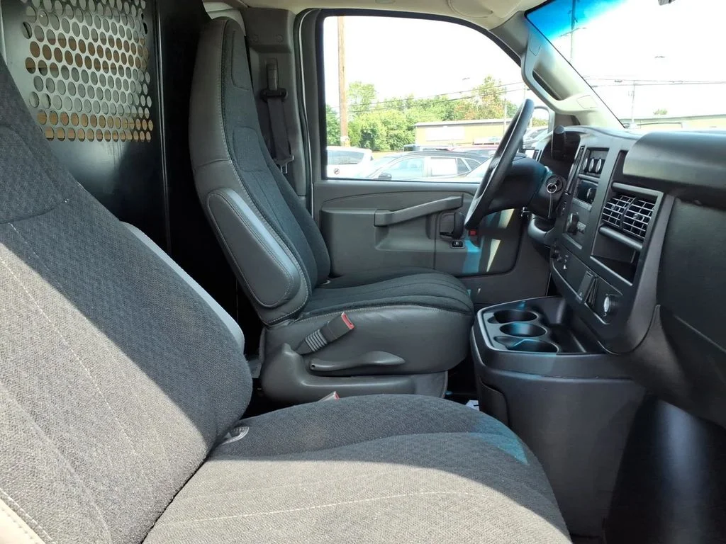 Used 2025 White Chevrolet Work Van image 31
