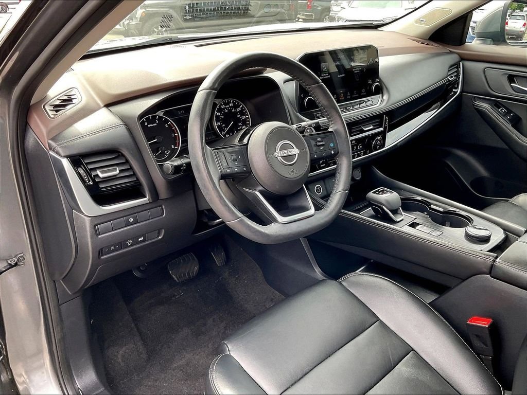 Used 2023 Gray Nissan SL image 8