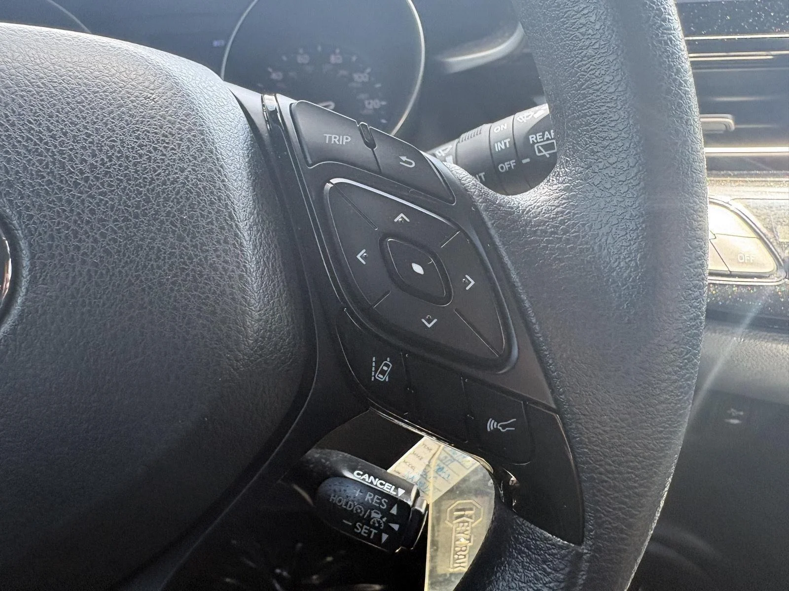 Used 2019 WHITE Toyota XLE image 16