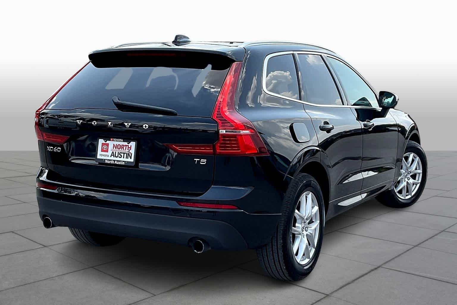 Used 2019 Onyx Black Metallic Volvo Momentum image 13