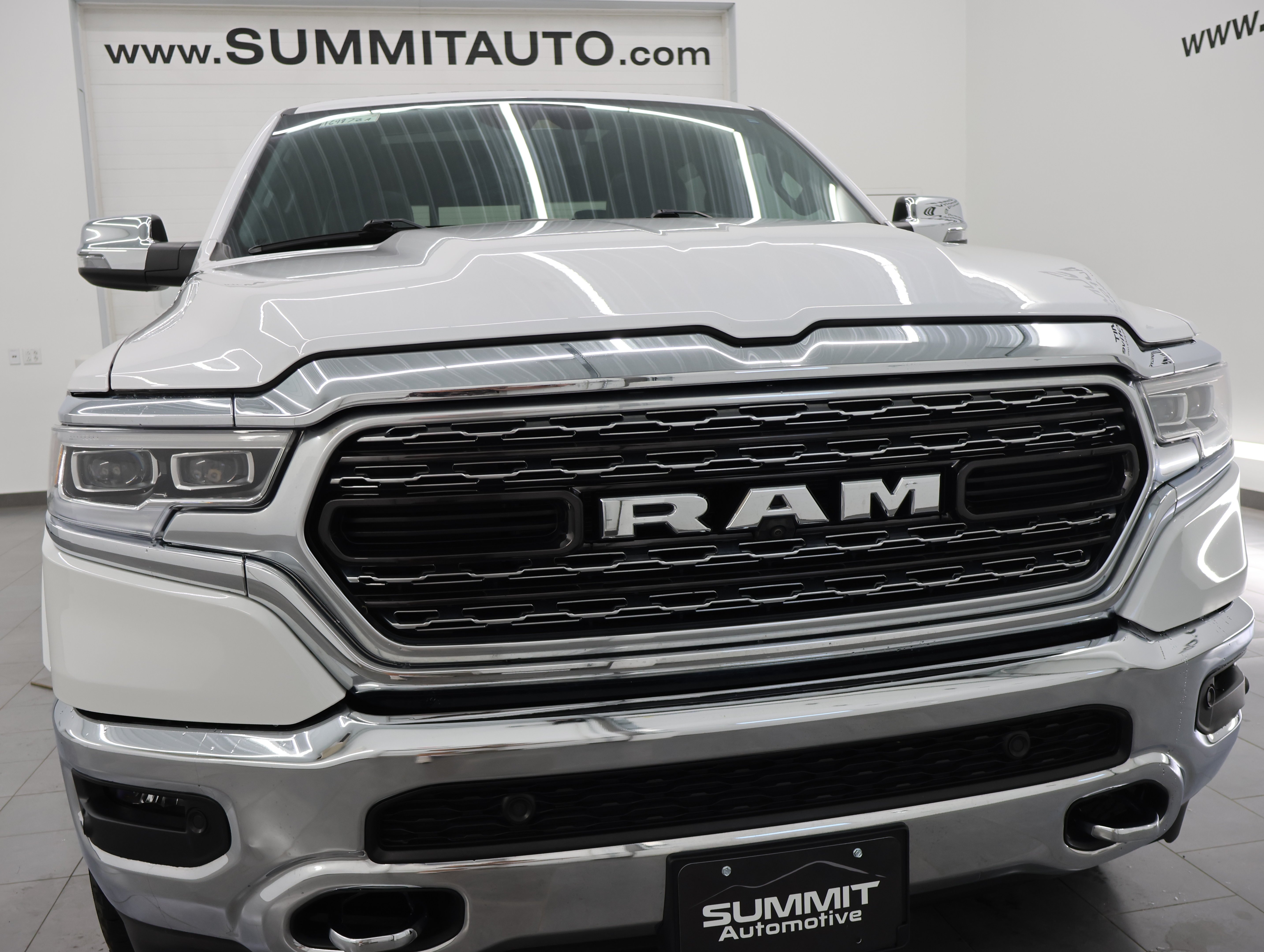 Used 2023 Bright White Clearcoat Ram 4x4 Crew Cab Limited: CREW-SHORT-LIMITED LVL 1-NAV-PANO-4WD-HEMI-360 CAM image 28