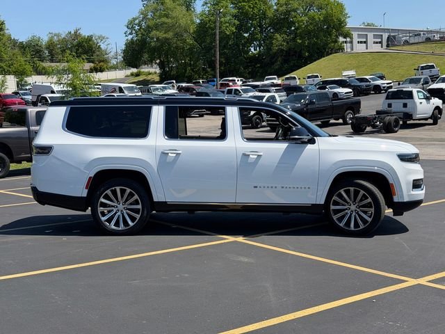 Used 2024 White Jeep  image 5