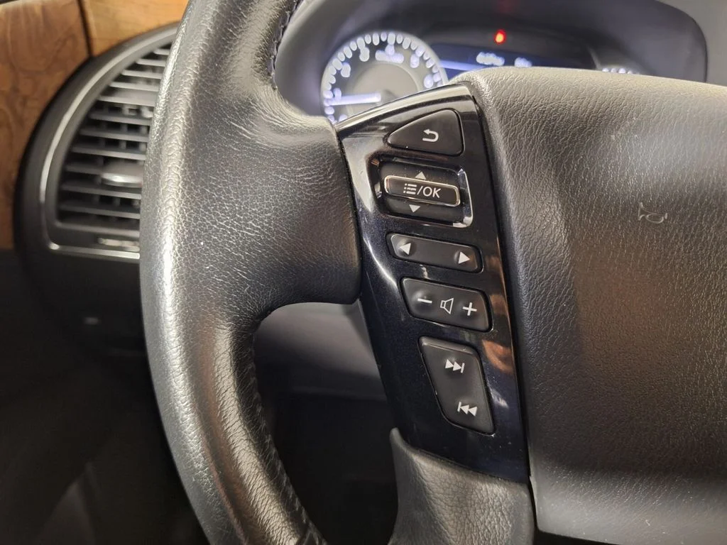 Used 2022 Blue Pearl Nissan SL image 16