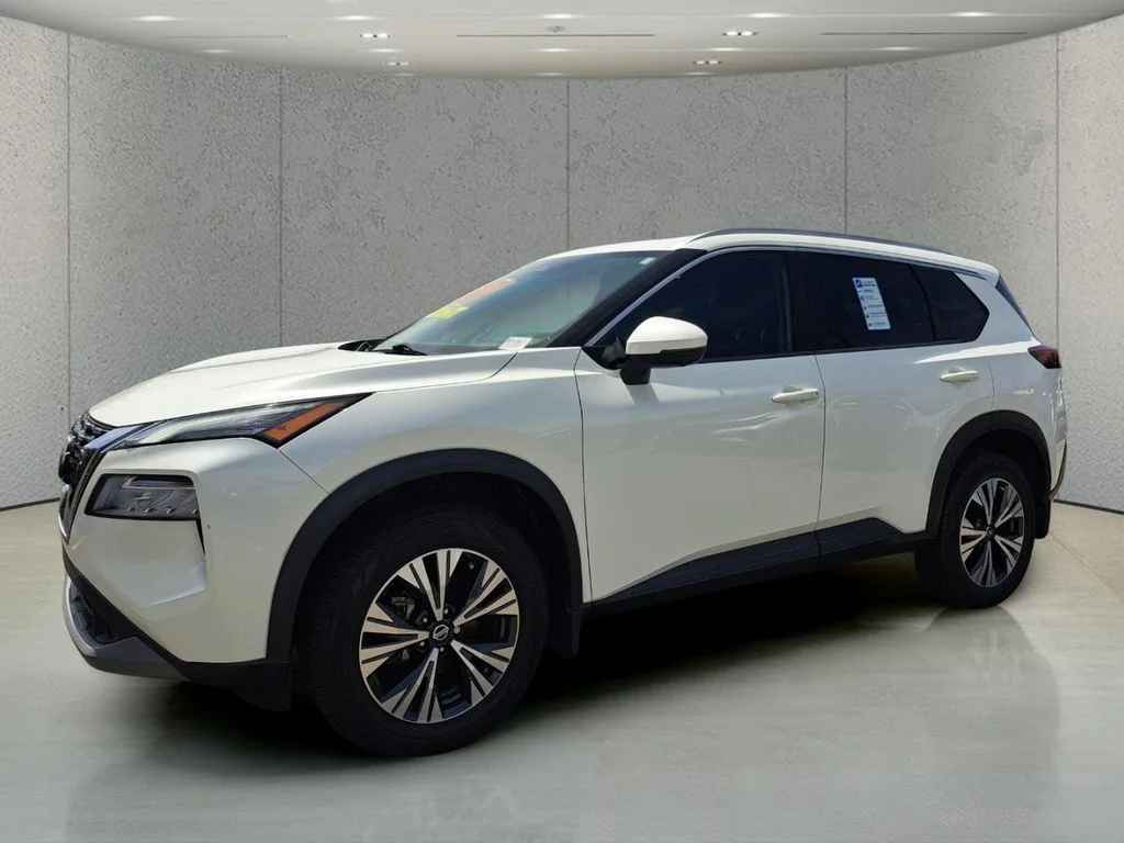 Used 2021 White Nissan SV image 9
