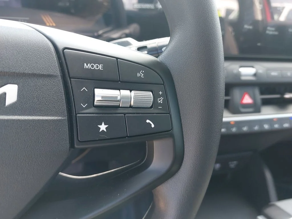Used 2025 Red Kia LXS image 17