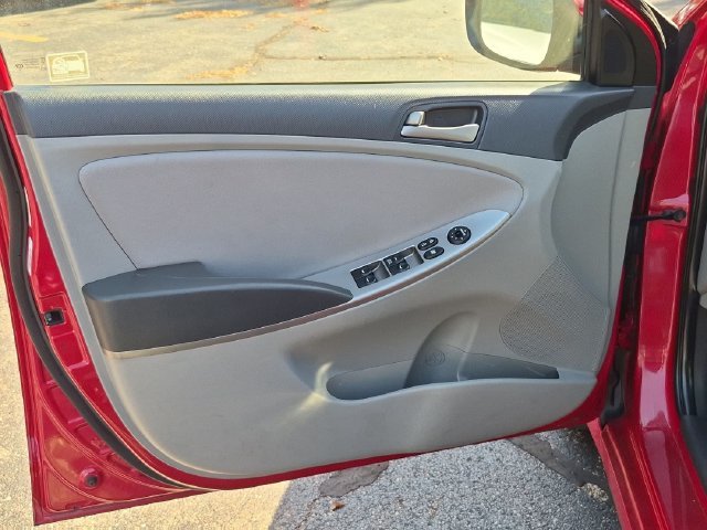 Used 2017 Red Hyundai SE image 12