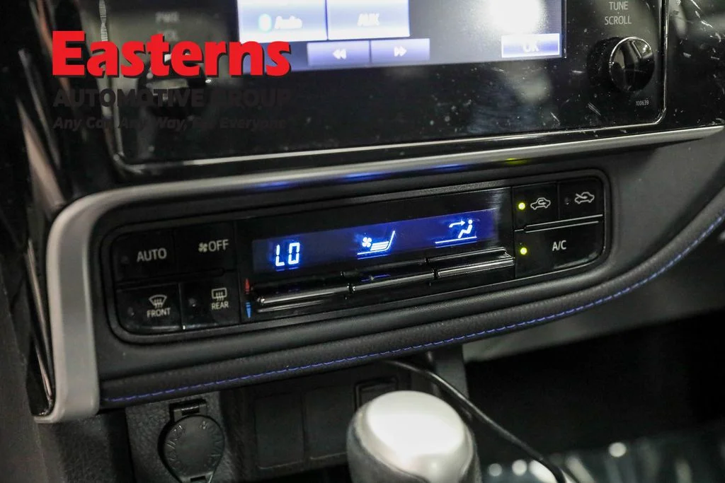 Used 2018 White Toyota SE image 19