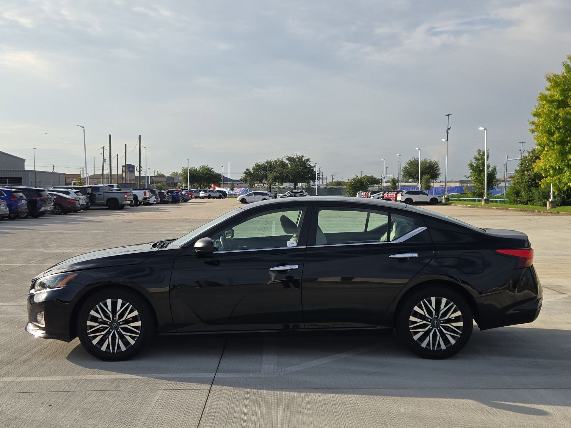 Used 2025 Super Black Nissan SV image 6