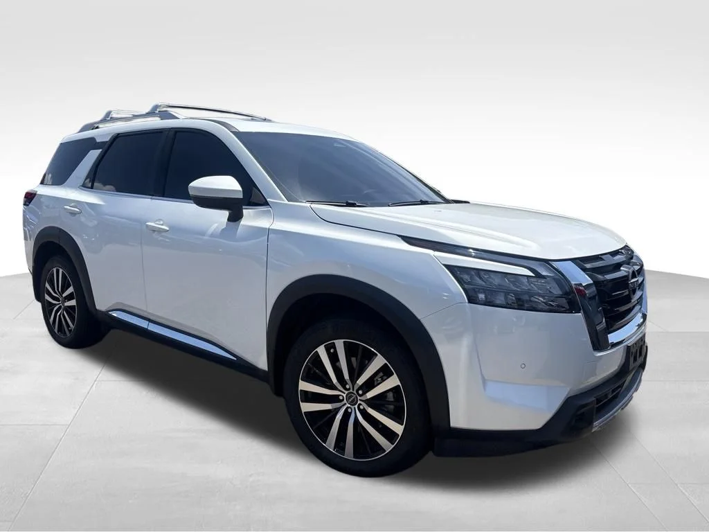 Used 2025 White Nissan Platinum image 7