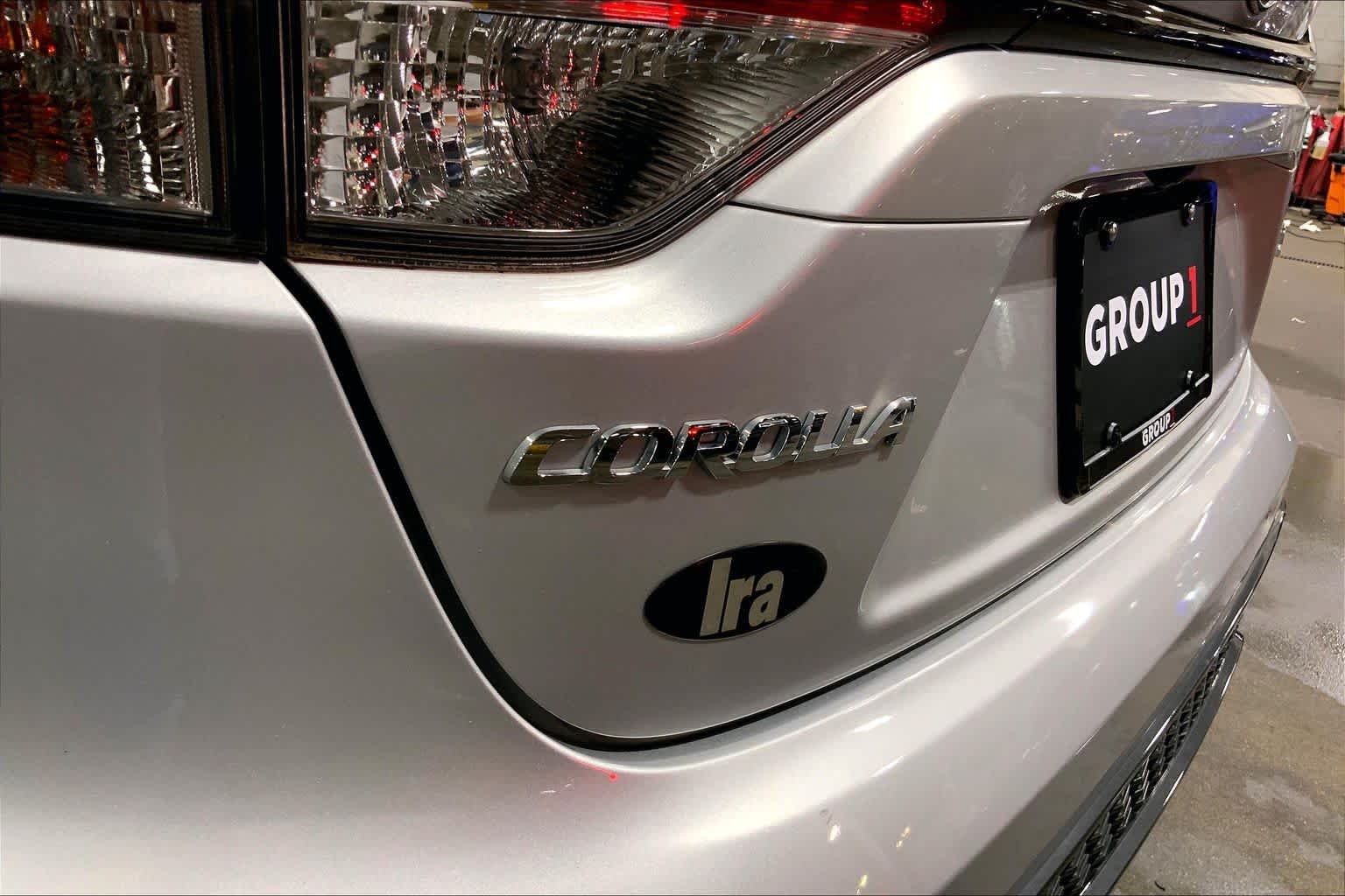 Used 2022 Classic Silver Metallic Toyota SE image 31