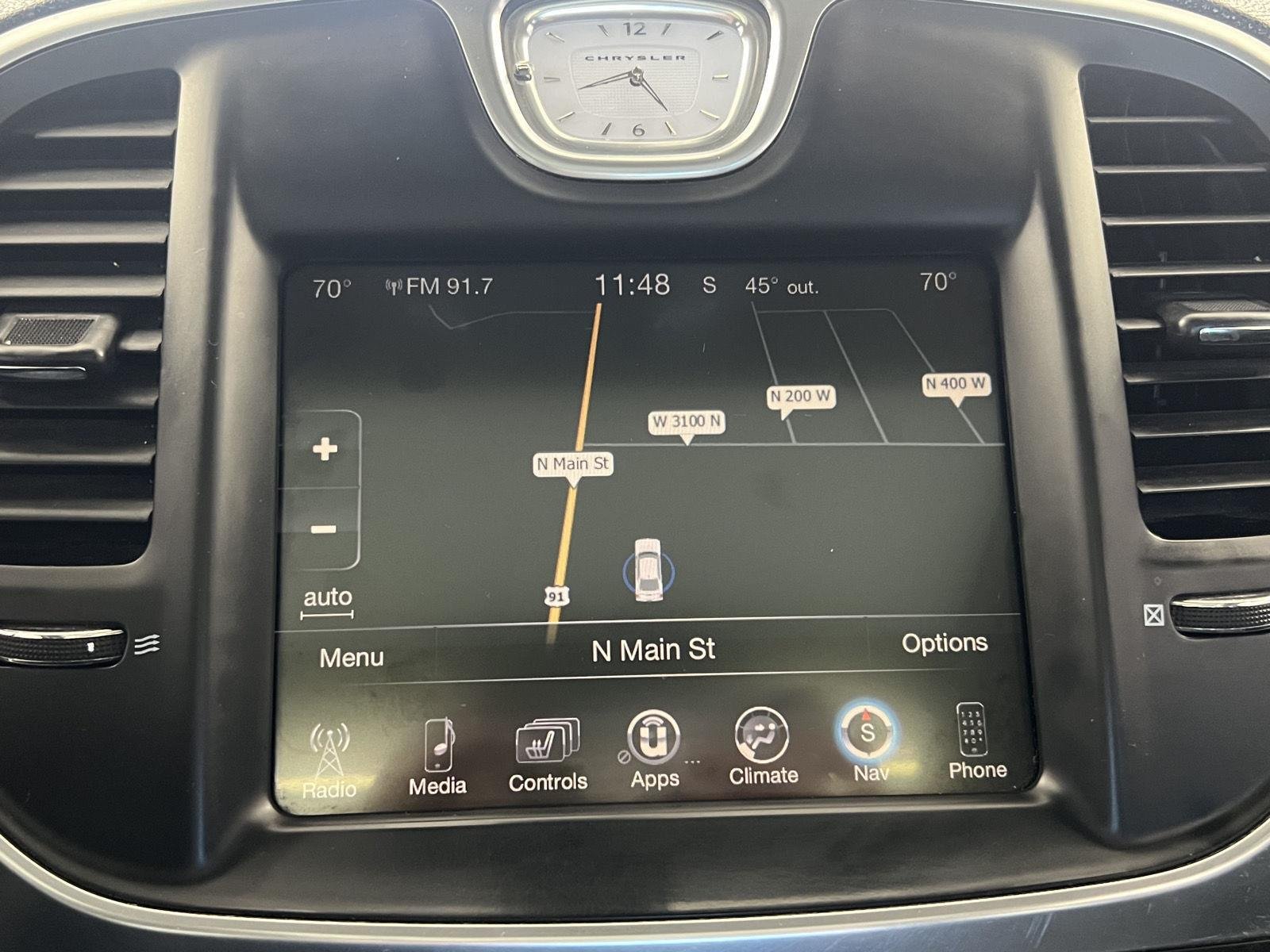 2016 Chrysler 300 C - Photo 28